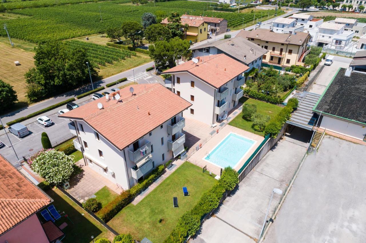Wolf House - Sirmione Holiday Екстериор снимка