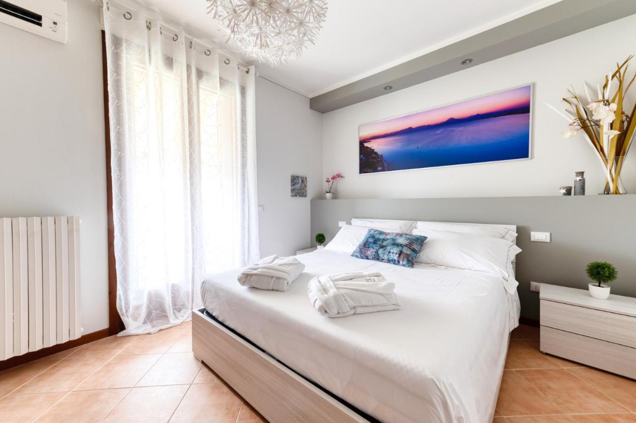 Wolf House - Sirmione Holiday Екстериор снимка