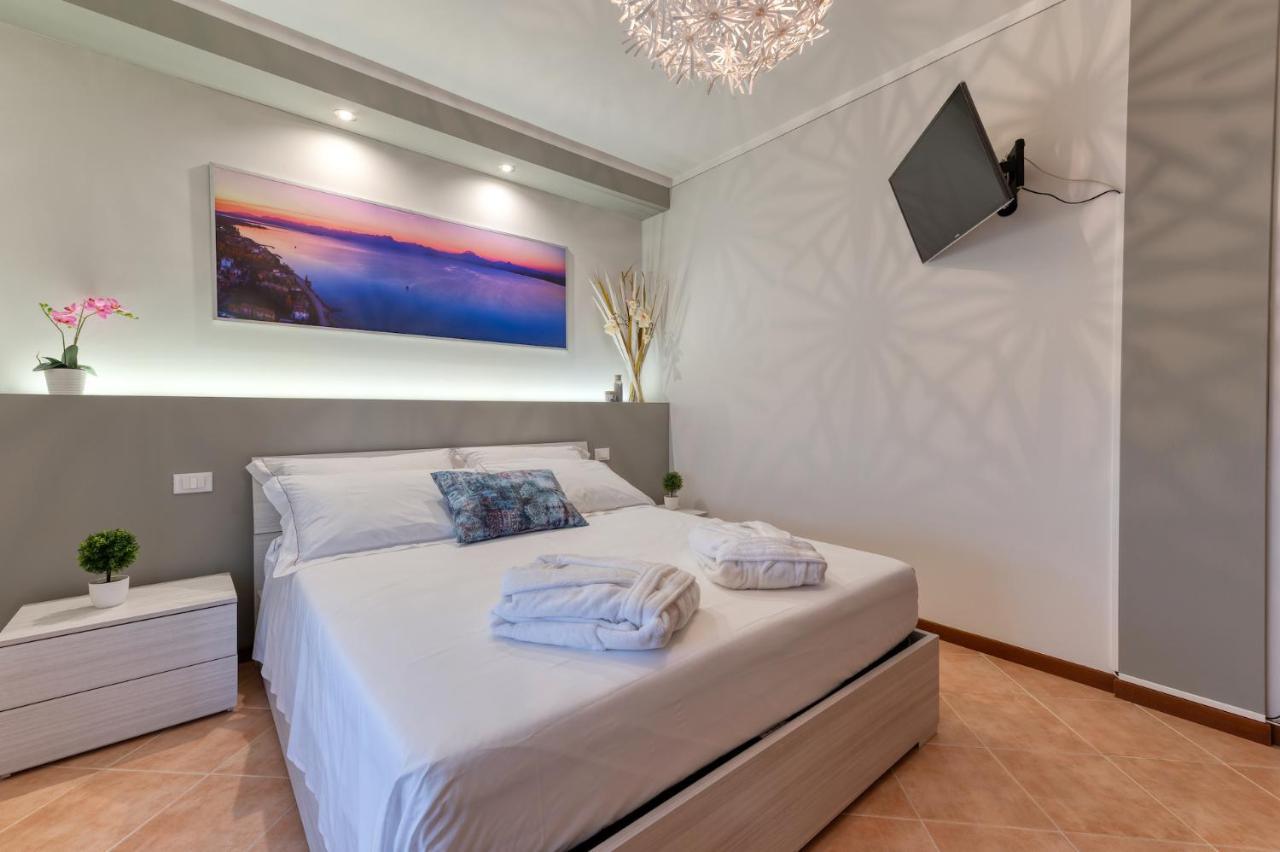 Wolf House - Sirmione Holiday Екстериор снимка