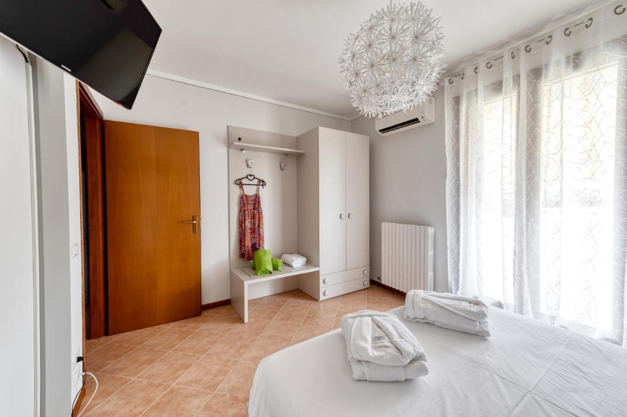 Wolf House - Sirmione Holiday Екстериор снимка