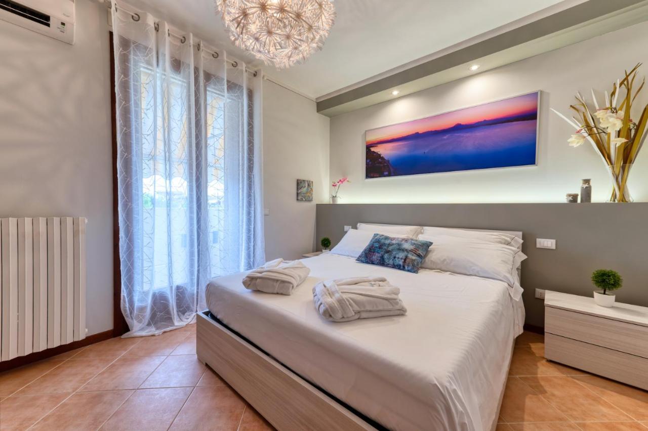 Wolf House - Sirmione Holiday Екстериор снимка