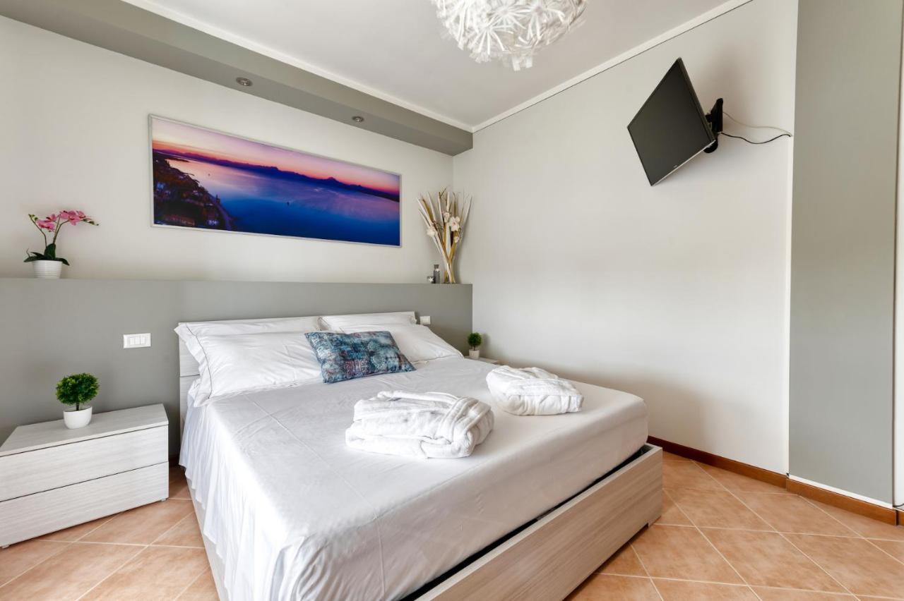 Wolf House - Sirmione Holiday Екстериор снимка