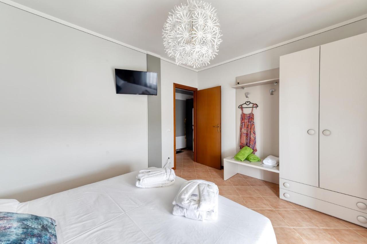 Wolf House - Sirmione Holiday Екстериор снимка
