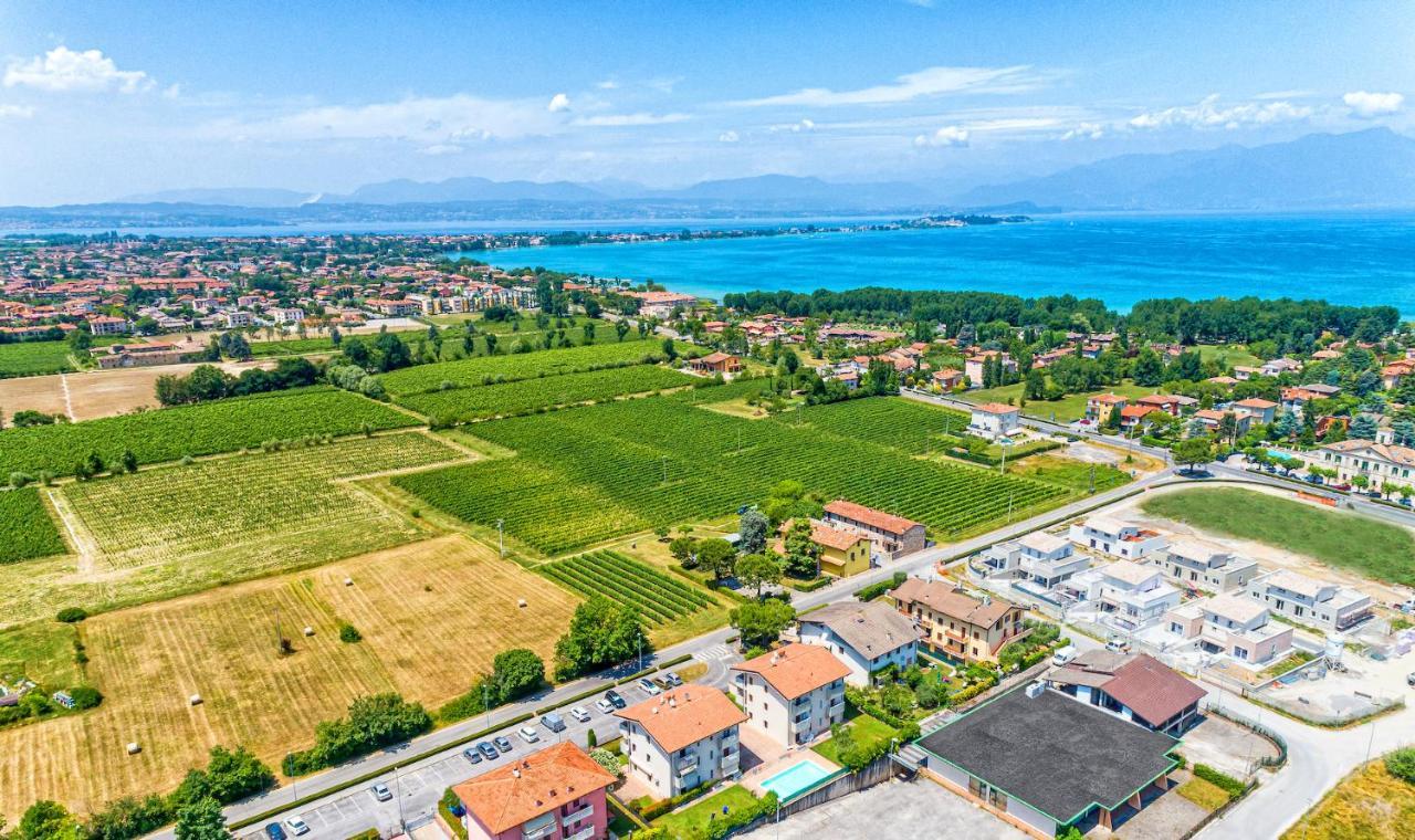 Wolf House - Sirmione Holiday Екстериор снимка