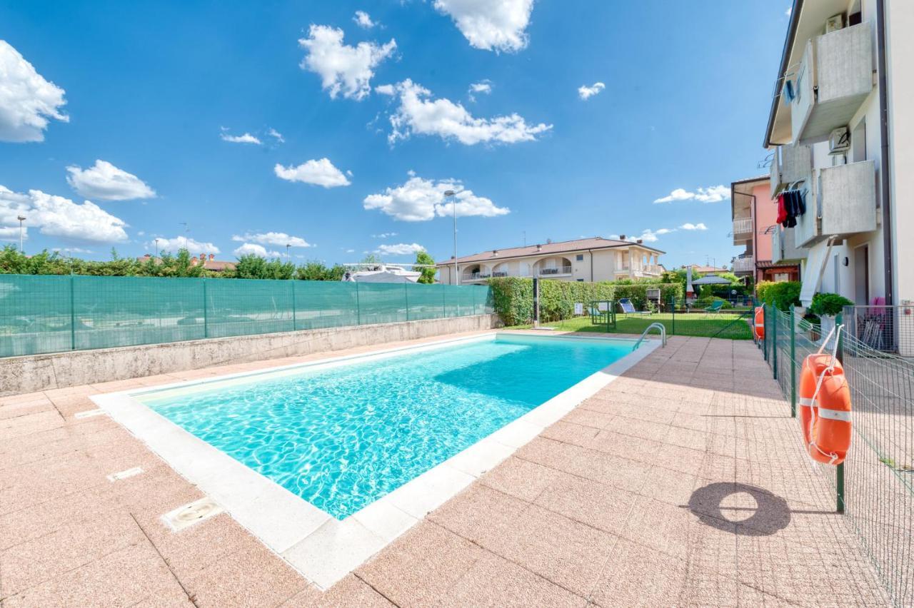Wolf House - Sirmione Holiday Екстериор снимка